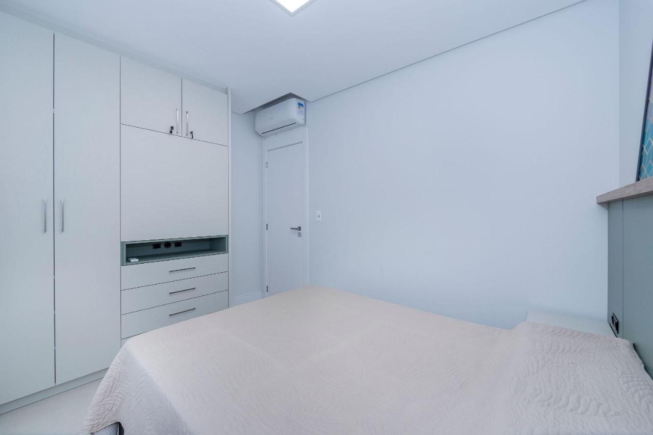 Adra 106 - Apartamento no centro de Bombinhas - Rooftop com piscina e academia - À poucos metros da praia Exterior foto