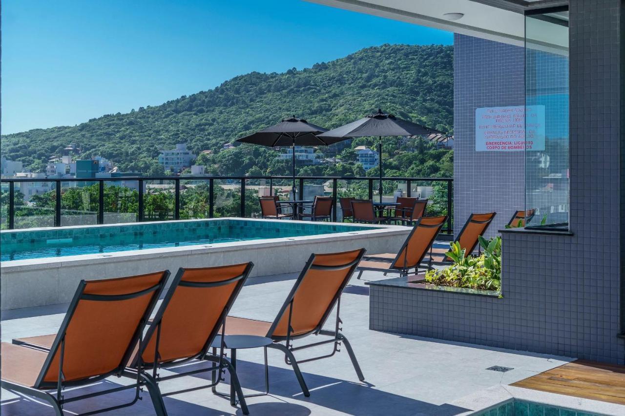 Adra 106 - Apartamento no centro de Bombinhas - Rooftop com piscina e academia - À poucos metros da praia Exterior foto