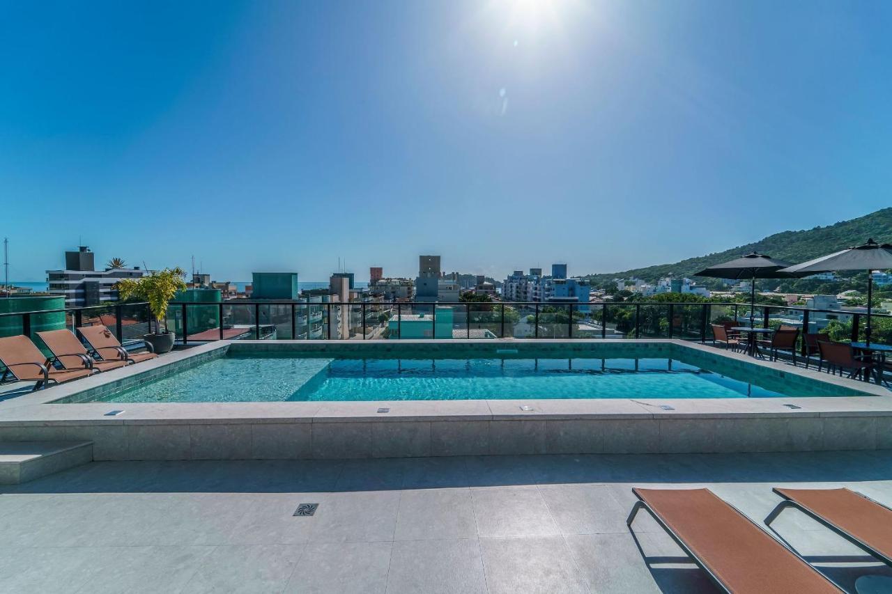 Adra 106 - Apartamento no centro de Bombinhas - Rooftop com piscina e academia - À poucos metros da praia Exterior foto