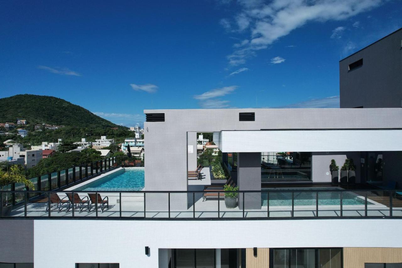 Adra 106 - Apartamento no centro de Bombinhas - Rooftop com piscina e academia - À poucos metros da praia Exterior foto