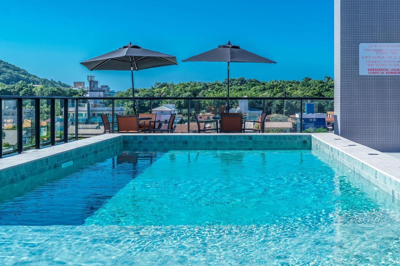 Adra 106 - Apartamento no centro de Bombinhas - Rooftop com piscina e academia - À poucos metros da praia Exterior foto