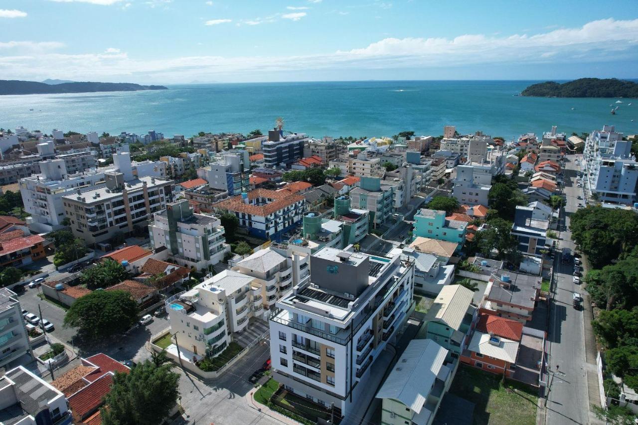 Adra 106 - Apartamento no centro de Bombinhas - Rooftop com piscina e academia - À poucos metros da praia Exterior foto