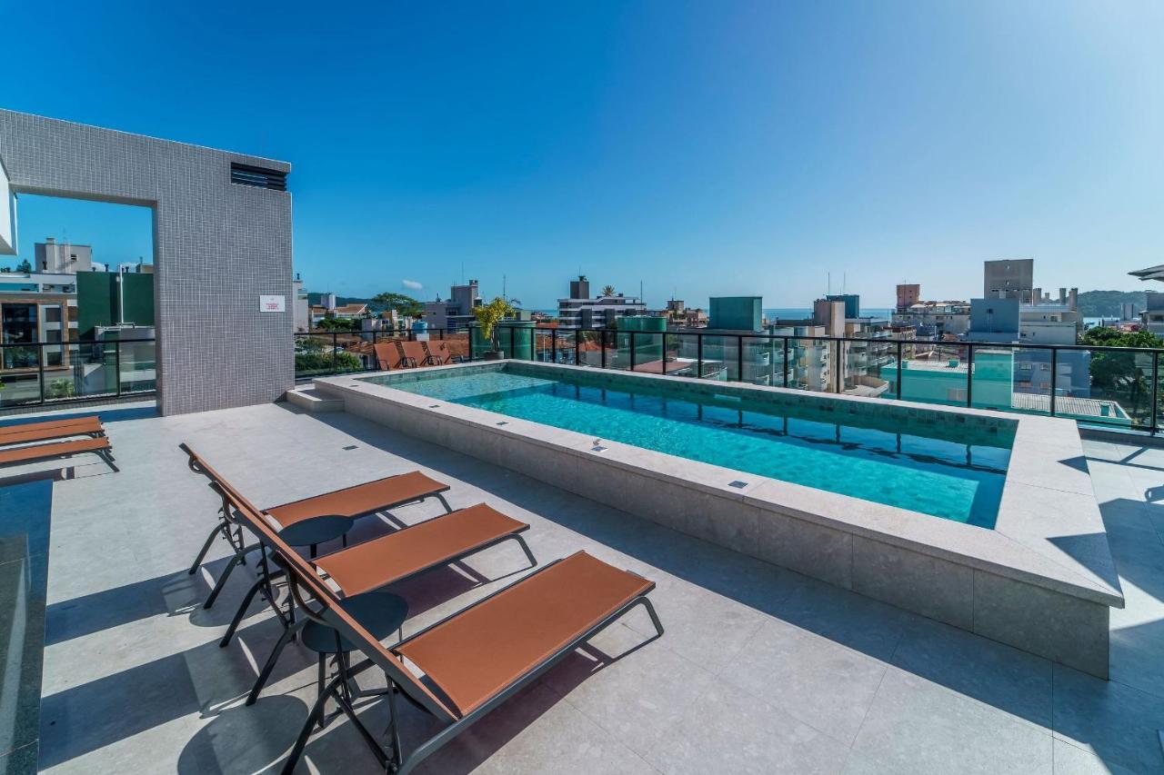 Adra 106 - Apartamento no centro de Bombinhas - Rooftop com piscina e academia - À poucos metros da praia Exterior foto