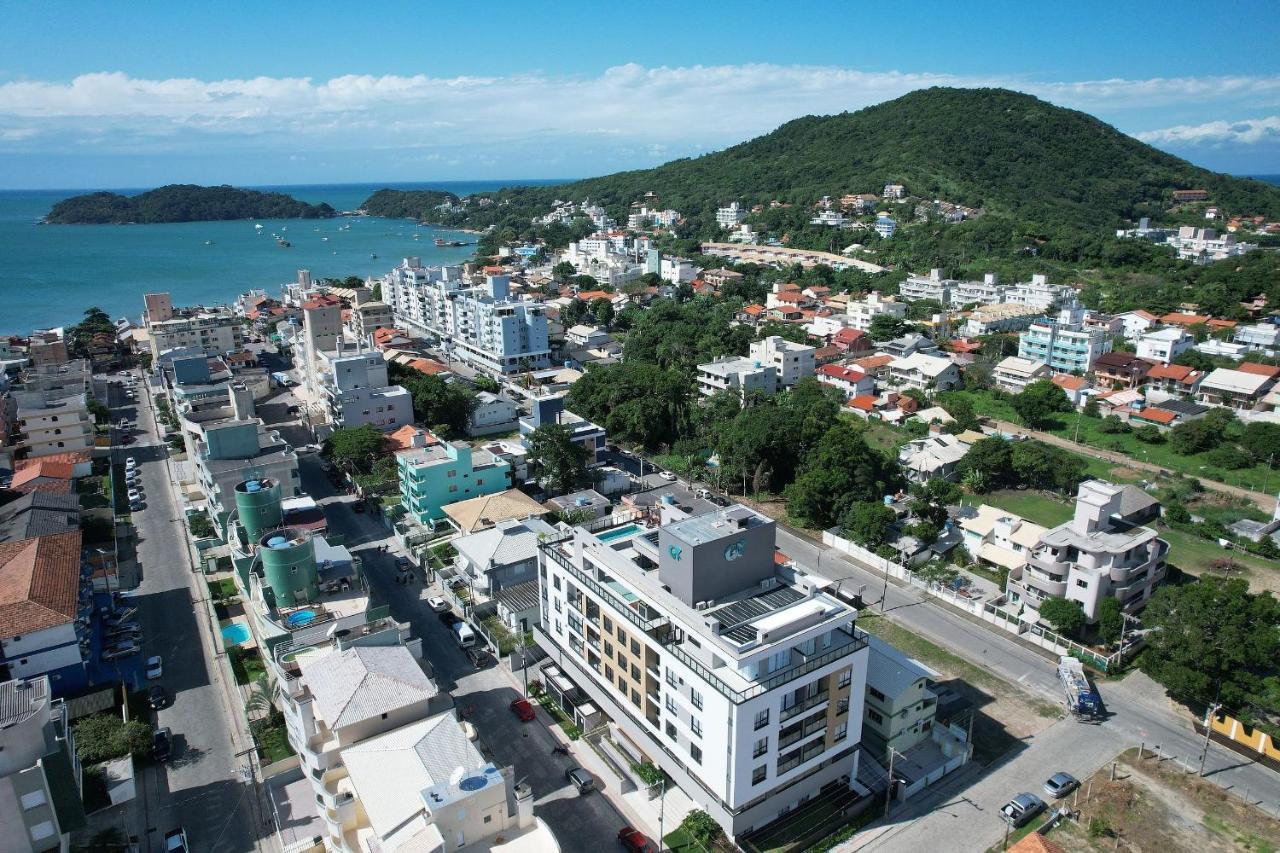 Adra 106 - Apartamento no centro de Bombinhas - Rooftop com piscina e academia - À poucos metros da praia Exterior foto