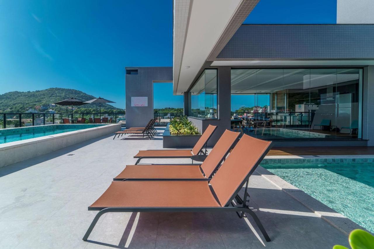 Adra 106 - Apartamento no centro de Bombinhas - Rooftop com piscina e academia - À poucos metros da praia Exterior foto