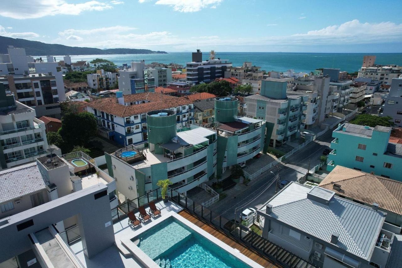 Adra 106 - Apartamento no centro de Bombinhas - Rooftop com piscina e academia - À poucos metros da praia Exterior foto