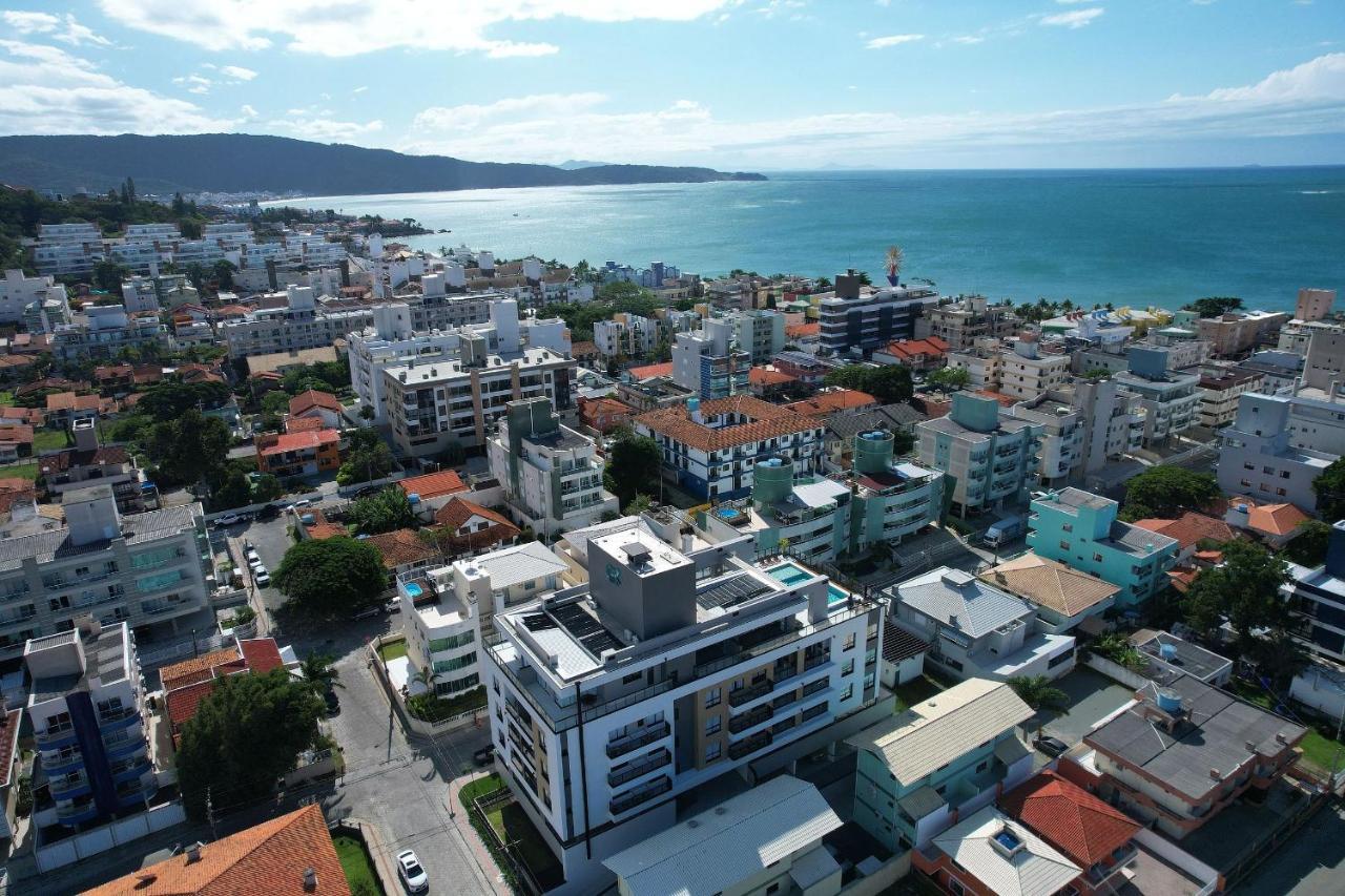 Adra 106 - Apartamento no centro de Bombinhas - Rooftop com piscina e academia - À poucos metros da praia Exterior foto